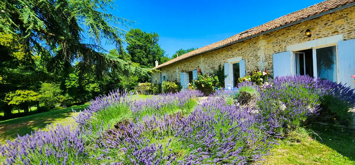 Spring at Château de Lasfonds – Gardens, Picnics & Nature Walks