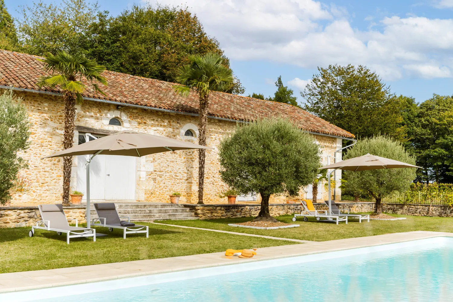 Traditional countryside house with a swimming pool