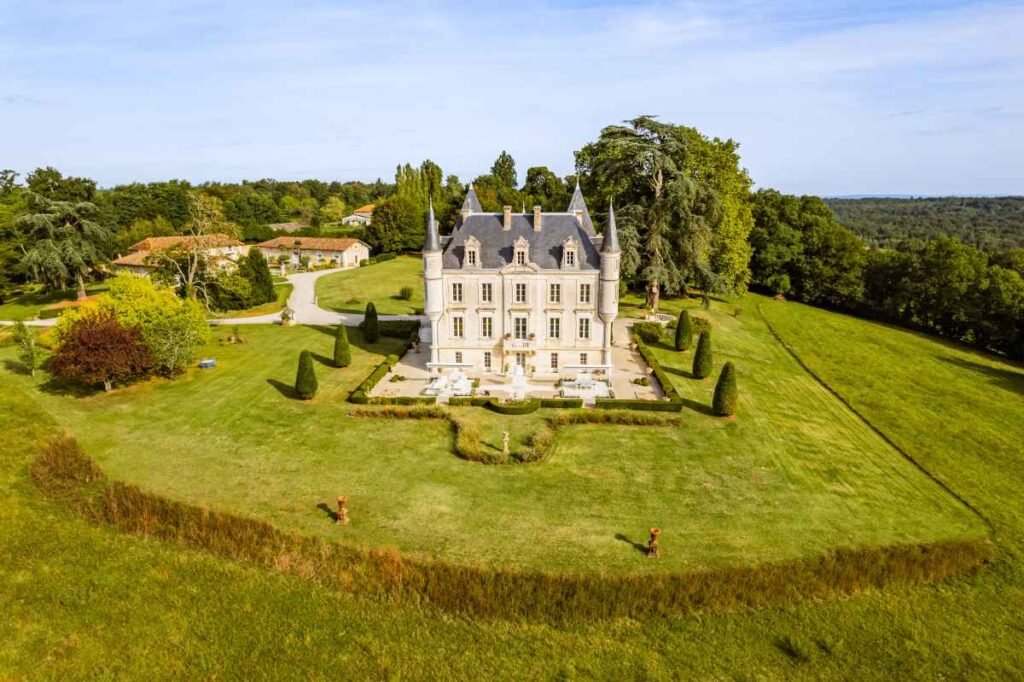 visit Chateau de Lasfonds